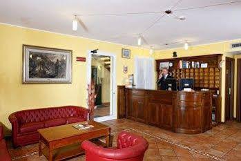 Hotel Gabarda Carpi Buitenkant foto