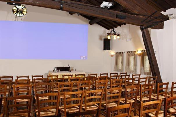 Hotel Gabarda Carpi Buitenkant foto