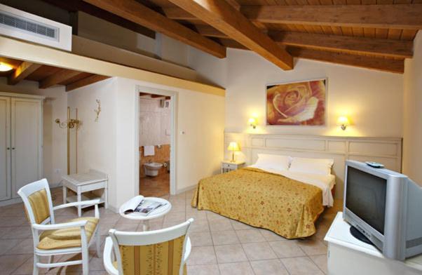 Hotel Gabarda Carpi Kamer foto