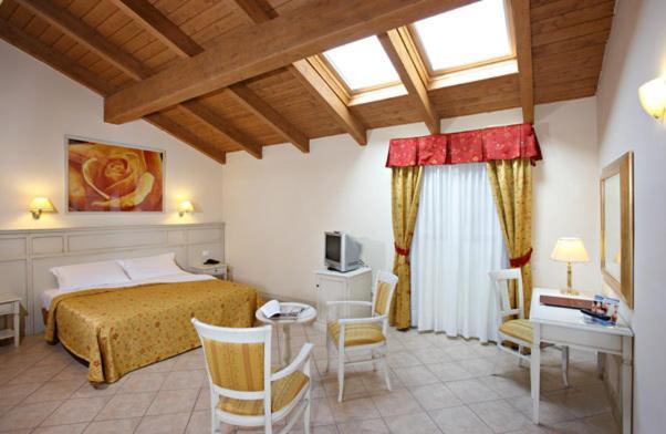 Hotel Gabarda Carpi Kamer foto