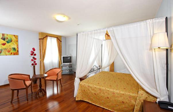 Hotel Gabarda Carpi Kamer foto