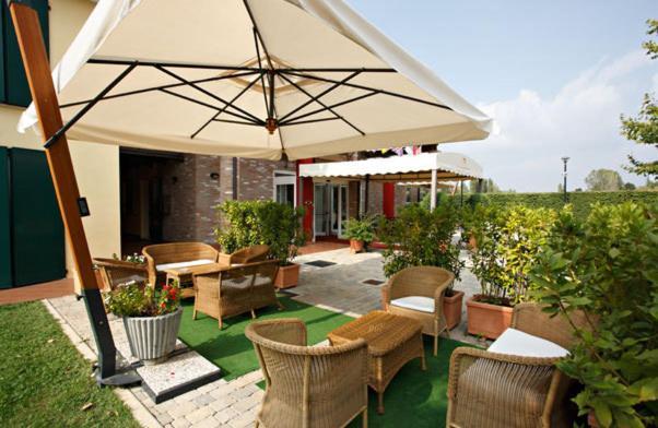 Hotel Gabarda Carpi Buitenkant foto
